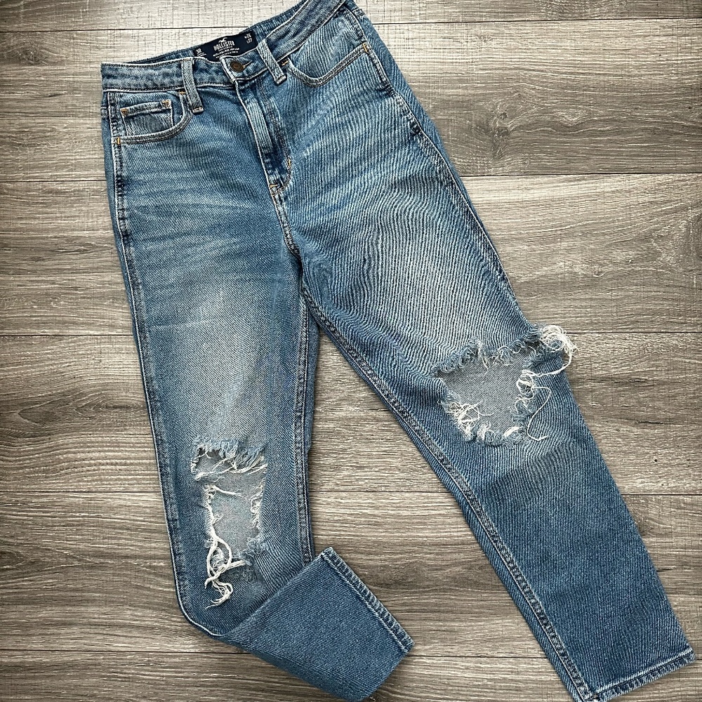 Brand: Hollister Size: 3R  Color: Medium wash